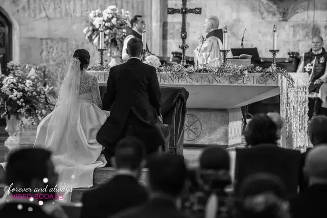 fotografía novios en la ceremonia de San juan del hospital