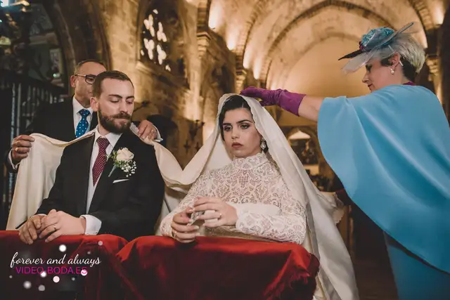fotografía novios en la ceremonia de San juan del hospital