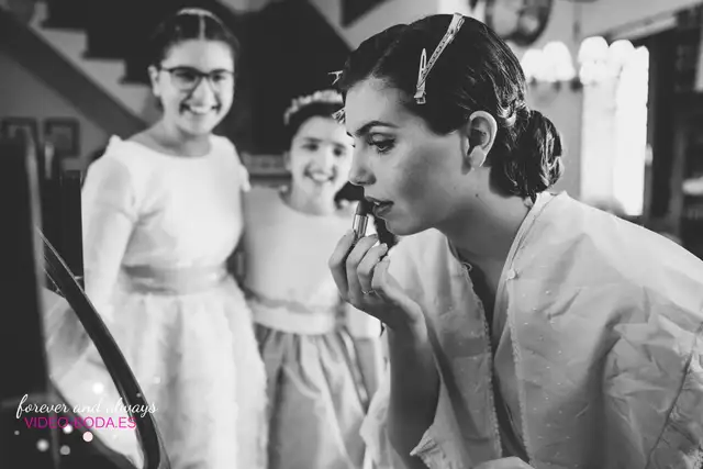 fotografia novia maquillandose ella misma