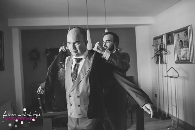 Preparativos de Paula y Adrián antes de su boda