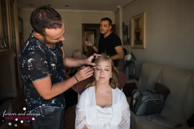 Preparativos de Paula y Adrián antes de su boda