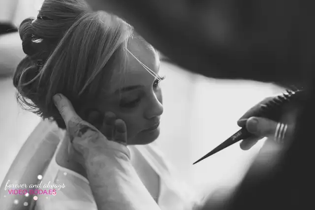 Preparativos de Paula y Adrián antes de su boda