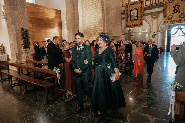 Boda de Ángela y Fernando en Bodegas Emilio Clemente Salida / Entrada