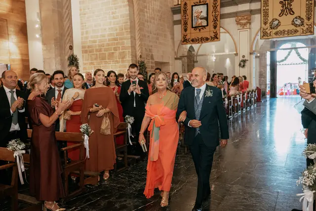 Boda de Ángela y Fernando en Bodegas Emilio Clemente Salida / Entrada