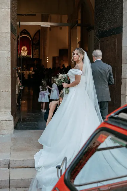 Boda de Ángela y Fernando en Bodegas Emilio Clemente Salida / Entrada portada