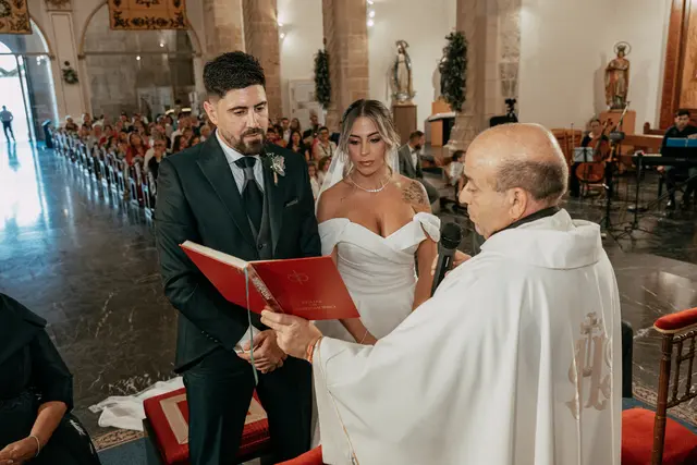Boda de Ángela y Fernando en Bodegas Emilio Clemente ceremonia