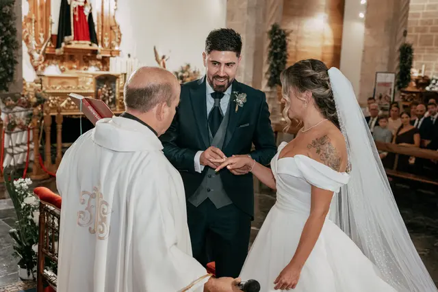 Boda de Ángela y Fernando en Bodegas Emilio Clemente ceremonia