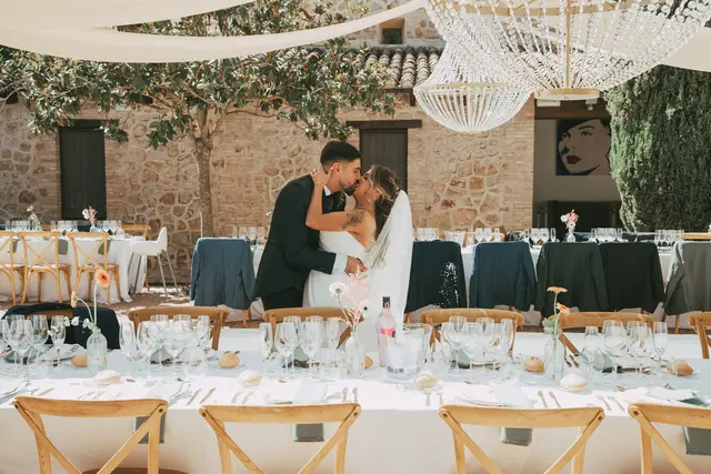Boda de Ángela y Fernando en Bodegas Emilio Clemente portada sesion pareja
