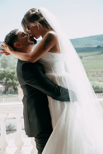 Boda de Ángela y Fernando en Bodegas Emilio Clemente portada sesion pareja