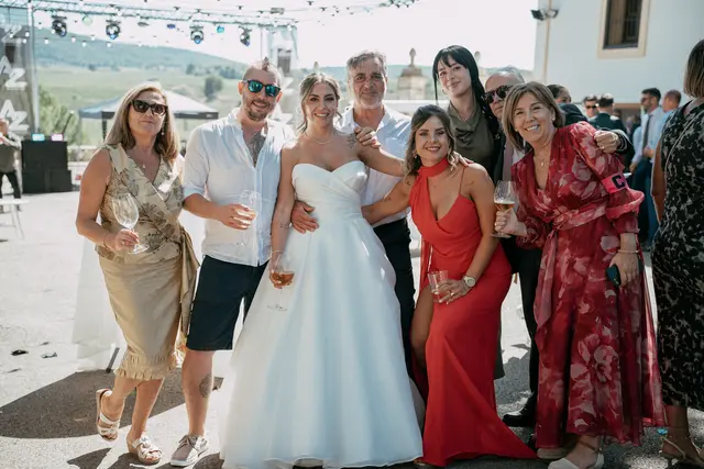 Boda de Ángela y Fernando en Bodegas Emilio Clemente coctel grupales
