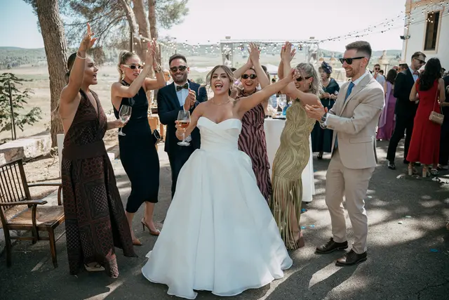 Boda de Ángela y Fernando en Bodegas Emilio Clemente coctel grupales