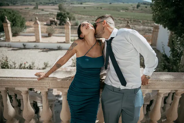 Boda de Ángela y Fernando en Bodegas Emilio Clemente grupales portada