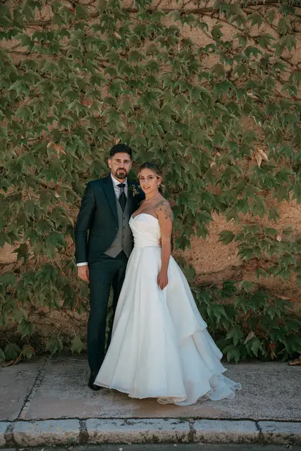 Boda de Ángela y Fernando en Bodegas Emilio Clemente sesion pareja