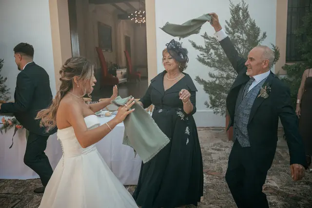 Boda de Ángela y Fernando en Bodegas Emilio Clemente banquete