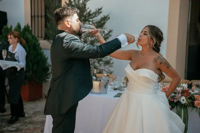 Boda de Ángela y Fernando en Bodegas Emilio Clemente banquete portada