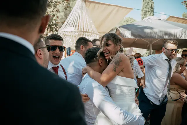 Boda de Ángela y Fernando en Bodegas Emilio Clemente banquete portada