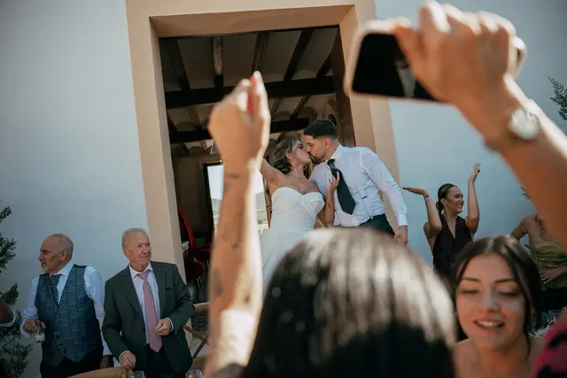 Boda de Ángela y Fernando en Bodegas Emilio Clemente banquete portada