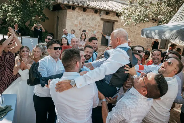Boda de Ángela y Fernando en Bodegas Emilio Clemente banquete