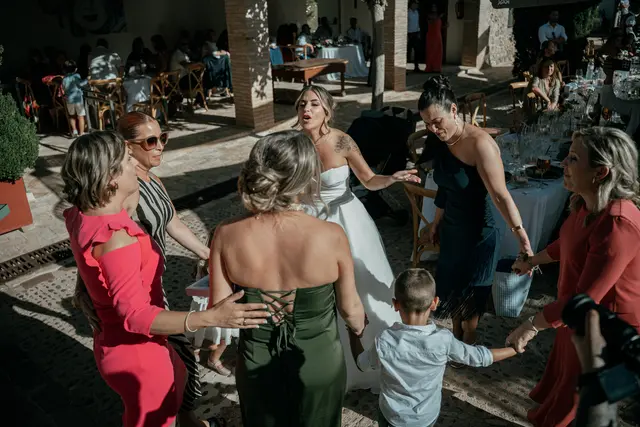 Boda de Ángela y Fernando en Bodegas Emilio Clemente emotivas