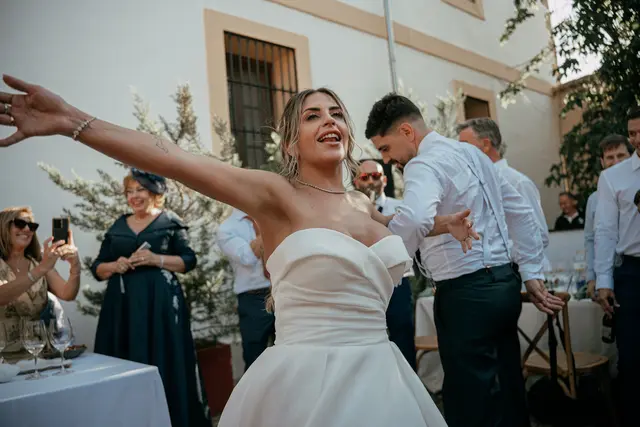 Boda de Ángela y Fernando en Bodegas Emilio Clemente banquete