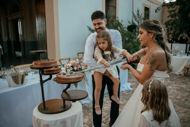 Boda de Ángela y Fernando en Bodegas Emilio Clemente banquete