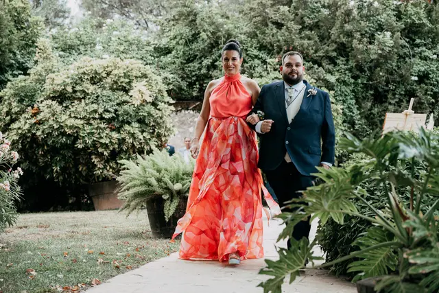 Boda de Anna y Daniel en Jardines La Cartuja ceremonia portada