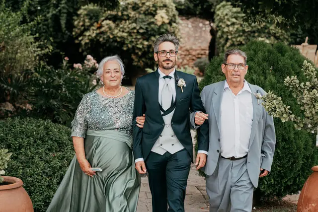 Boda de Anna y Daniel en Jardines La Cartuja ceremonia portada