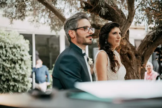 Boda de Anna y Daniel en Jardines La Cartuja ceremonia portada