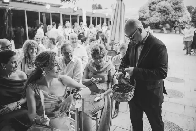 Boda de Anna y Daniel en Jardines La Cartuja ceremonia portada
