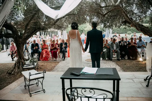 Boda de Anna y Daniel en Jardines La Cartuja ceremonia portada