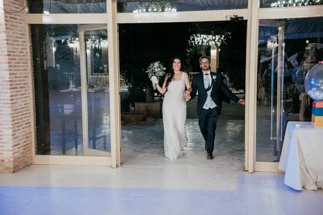 Boda de Anna y Daniel en Jardines La Cartuja Salida / Entrada