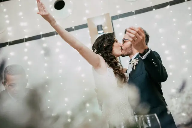 Boda de Anna y Daniel en Jardines La Cartuja banquete