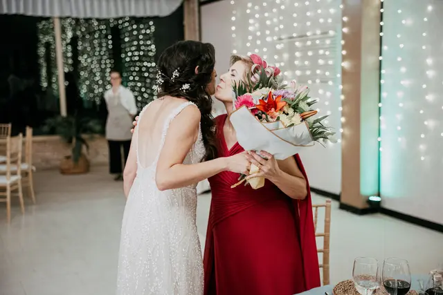 Boda de Anna y Daniel en Jardines La Cartuja banquete