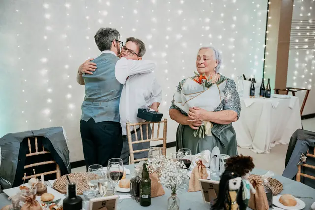 Boda de Anna y Daniel en Jardines La Cartuja banquete