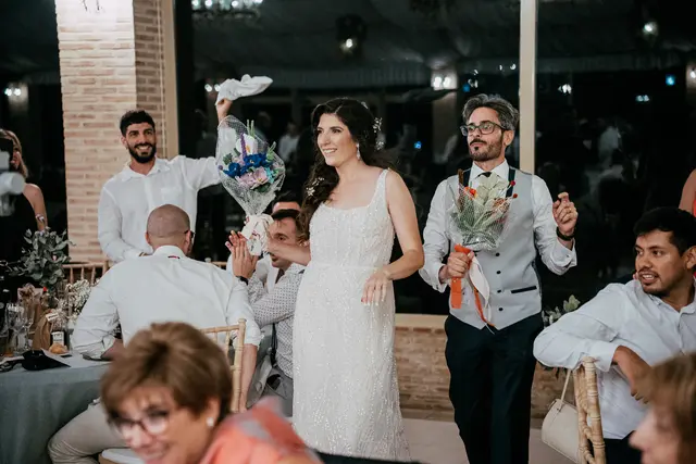 Boda de Anna y Daniel en Jardines La Cartuja banquete
