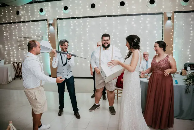Boda de Anna y Daniel en Jardines La Cartuja banquete
