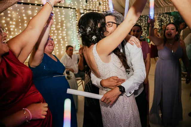 Boda de Anna y Daniel en Jardines La Cartuja banquete