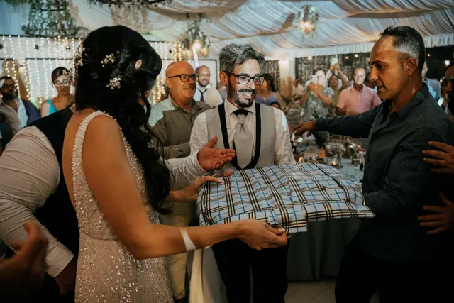 Boda de Anna y Daniel en Jardines La Cartuja banquete