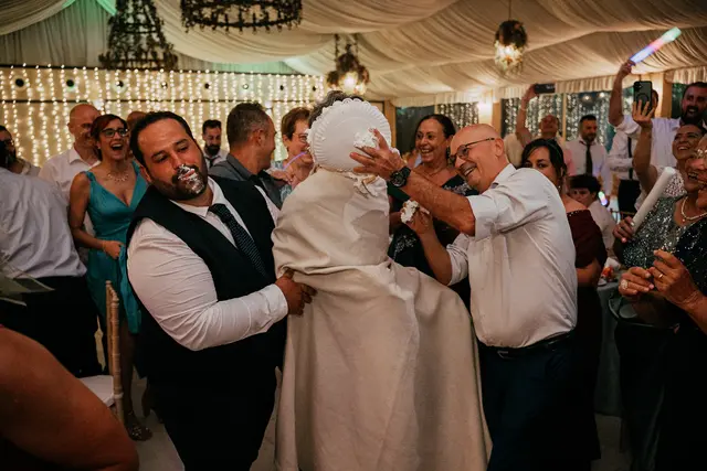 Boda de Anna y Daniel en Jardines La Cartuja banquete