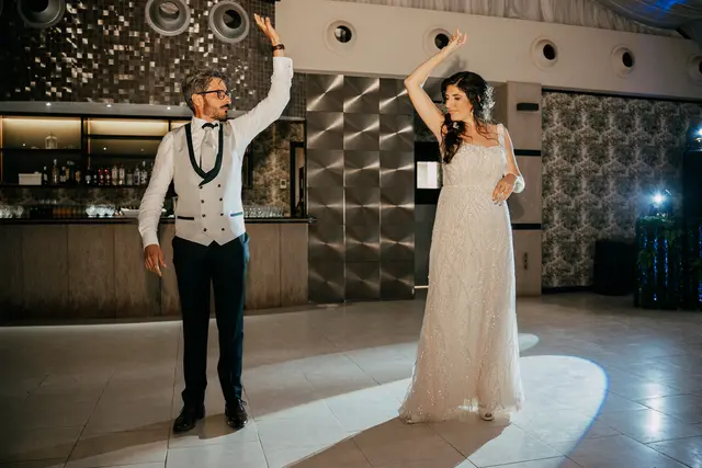 Boda de Anna y Daniel en Jardines La Cartuja baile nupcial portada
