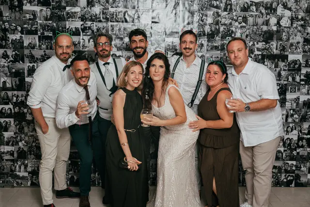 Boda de Anna y Daniel en Jardines La Cartuja photocall