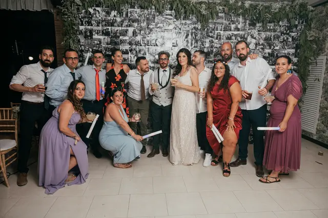 Boda de Anna y Daniel en Jardines La Cartuja photocall