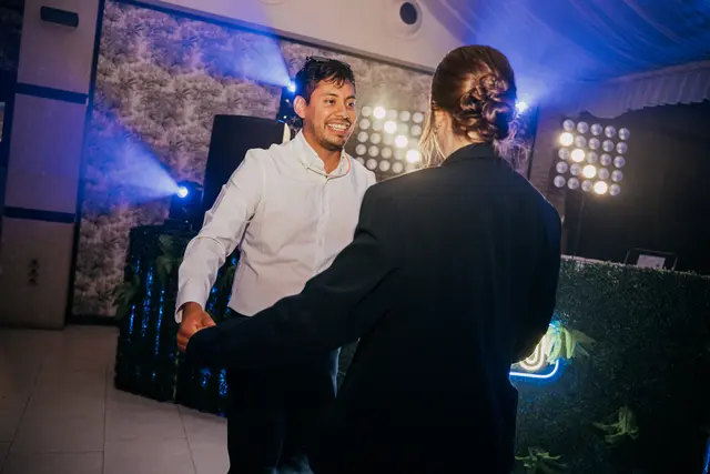 Boda de Anna y Daniel en Jardines La Cartuja fiesta