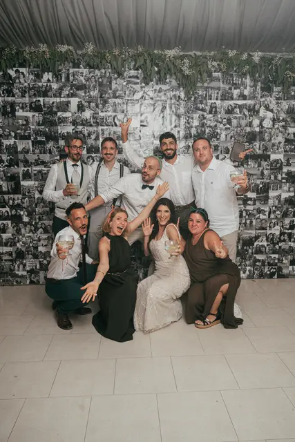 Boda de Anna y Daniel en Jardines La Cartuja photocall