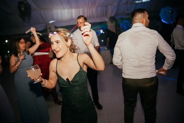 Boda de Anna y Daniel en Jardines La Cartuja fiesta