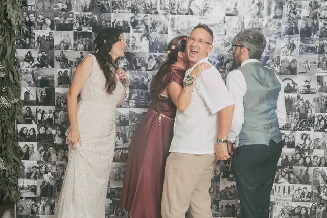 Boda de Anna y Daniel en Jardines La Cartuja photocall
