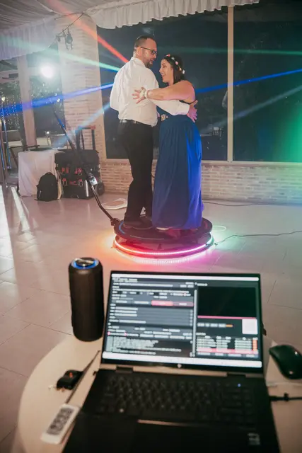 Boda de Anna y Daniel en Jardines La Cartuja fiesta