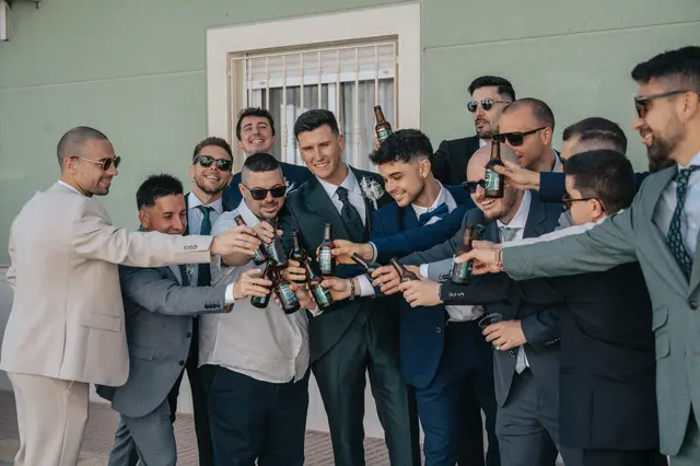 Boda de Célia y Fran en L’Hort de la Vila por Va de Novias. grupales preparativos
