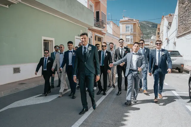 Boda de Célia y Fran en L’Hort de la Vila por Va de Novias. grupales