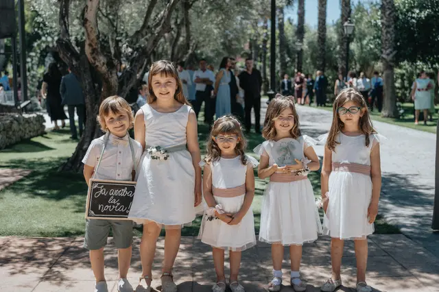 Boda de Célia y Fran en L’Hort de la Vila por Va de Novias. Salida / Entrada grupales